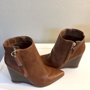 Ladie's ankle boots